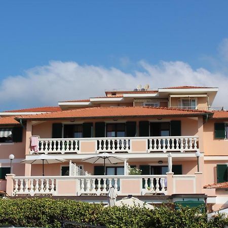 Del Prado Aparthotel Riva Ligure Εξωτερικό φωτογραφία