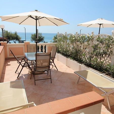 Del Prado Aparthotel Riva Ligure Εξωτερικό φωτογραφία