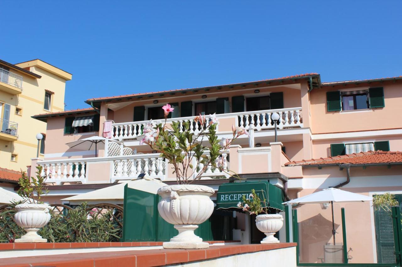 Del Prado Aparthotel Riva Ligure Εξωτερικό φωτογραφία