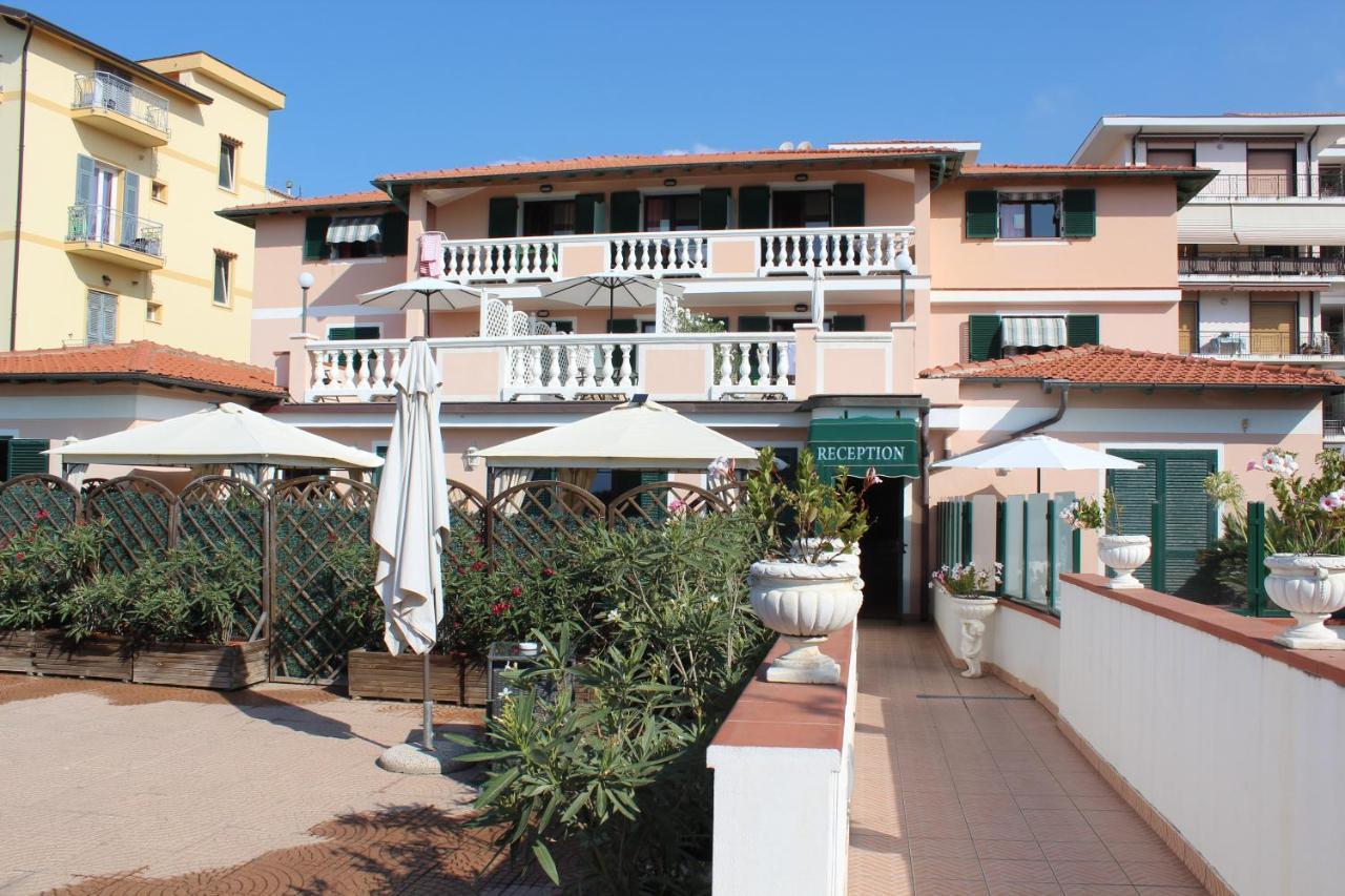 Del Prado Aparthotel Riva Ligure Εξωτερικό φωτογραφία