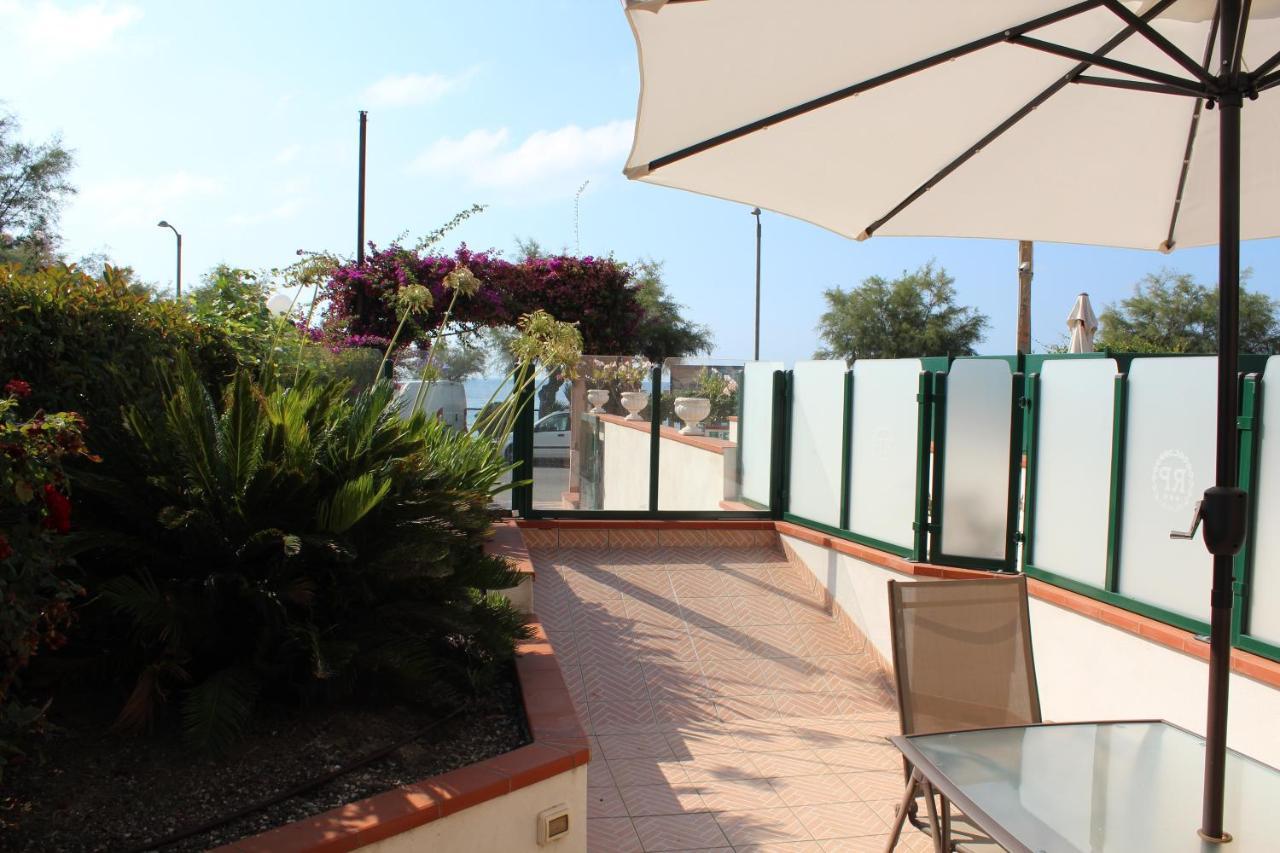 Del Prado Aparthotel Riva Ligure Εξωτερικό φωτογραφία