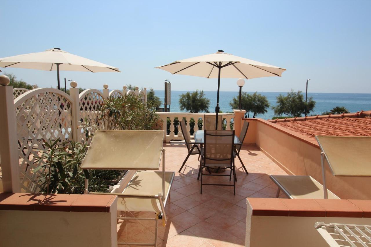Del Prado Aparthotel Riva Ligure Εξωτερικό φωτογραφία