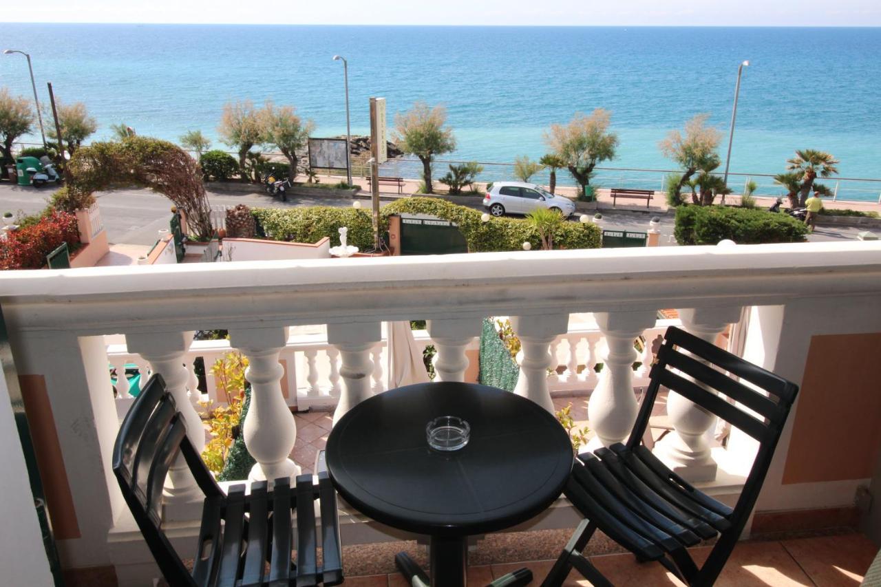 Del Prado Aparthotel Riva Ligure Εξωτερικό φωτογραφία