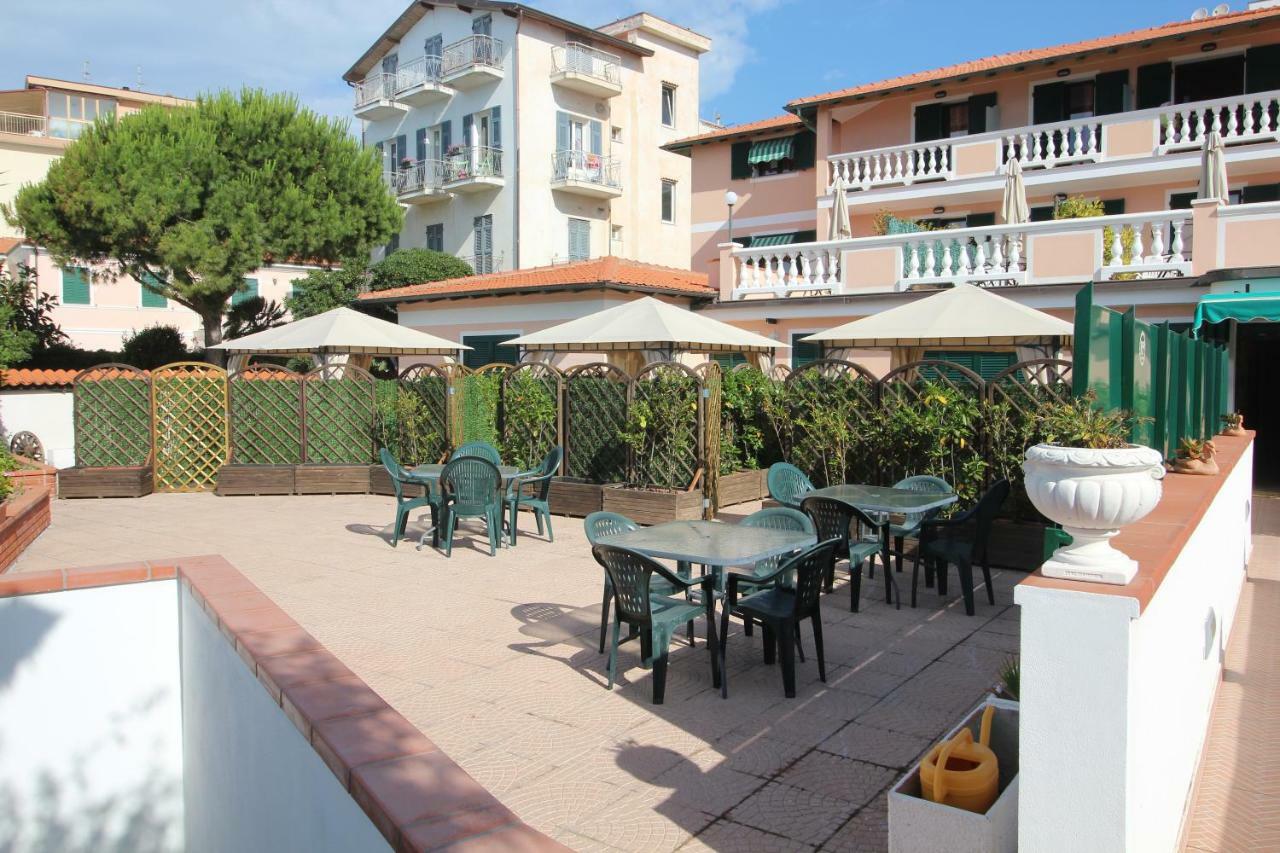 Del Prado Aparthotel Riva Ligure Εξωτερικό φωτογραφία