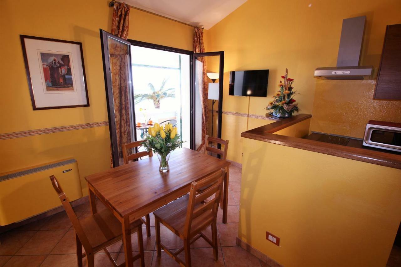 Del Prado Aparthotel Riva Ligure Εξωτερικό φωτογραφία