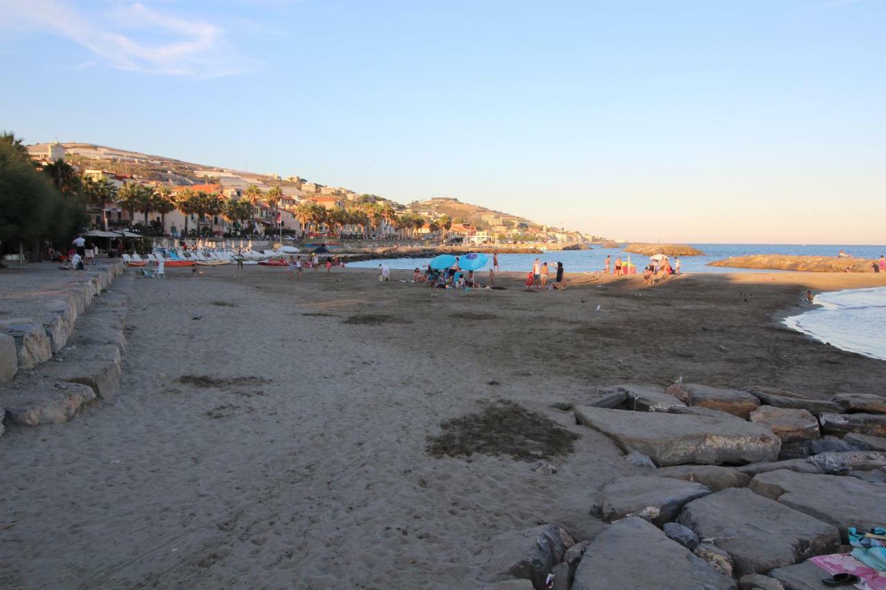 Del Prado Aparthotel Riva Ligure Εξωτερικό φωτογραφία