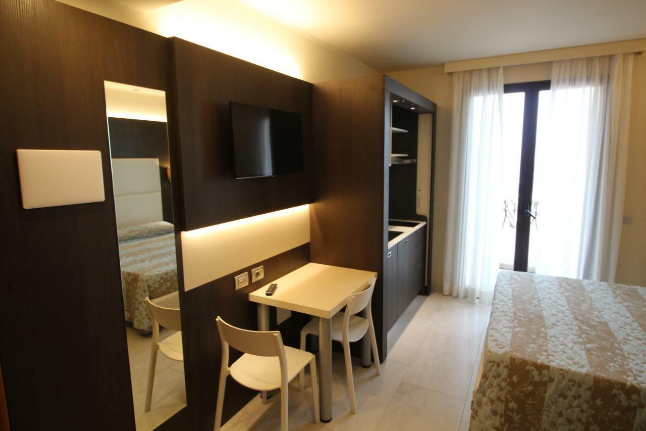 Del Prado Aparthotel Riva Ligure Εξωτερικό φωτογραφία
